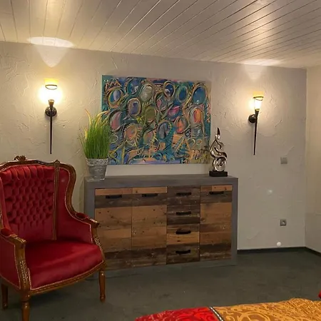 Schlossberg, Hirsch Apartment *