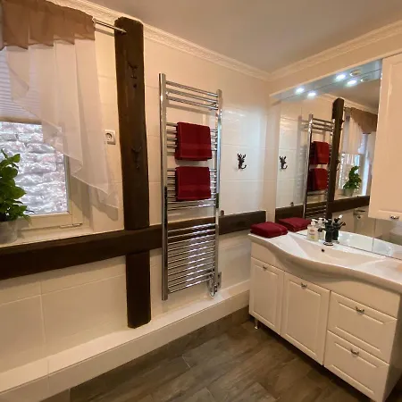 Schlossberg, Hirsch Apartment *