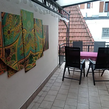 Apartment Schlossberg, Hirsch Hirschhorn